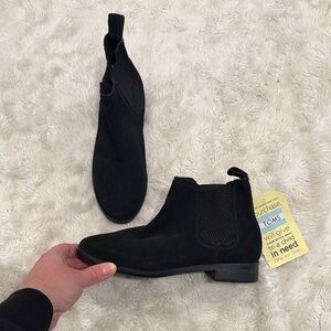 TOMS Woman’s Classic Black Suede Ella Ankle Boots Size 5
